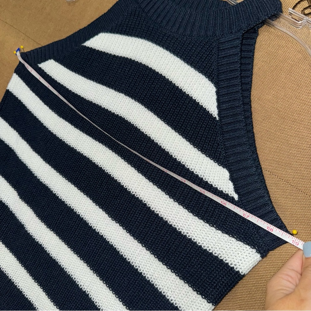 Old Navy NWOT! Navy/White Knit Sleeveless Striped Shaker Stitch Cropped Sweater - Picture 9 of 17